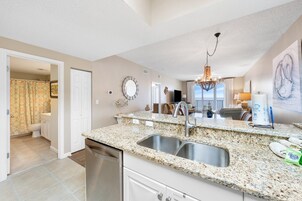 公寓式客房, 多张床 (Windemere 602) | 私人厨房 | 烤箱、烤面包机、纸巾