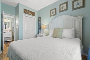 Condo, 1 Queen Bed with Sofa bed (Tidewater 703)