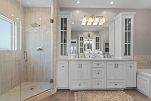 House, Multiple Beds (Lime In The Coconut) | Bathroom | Shampoo, toilet paper - Lime In The Coconut (Gulf Shores)