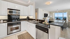 Apartment, Mehrere Betten (Beach Colony East 13D) | Eigene Küche