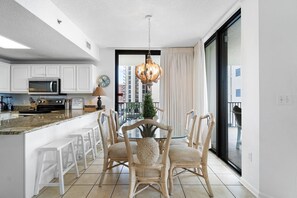 Dining - Phoenix 8 406 (Orange Beach)