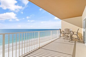 Apartment, Mehrere Betten (Crystal Shores West 902) | Unterkunftsgelände