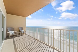 Apartment, Mehrere Betten (Crystal Shores West 902) | Unterkunftsgelände