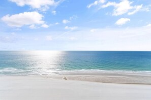 公寓客房, 多張床 (Crystal Shores West 902) | 海灘 | 位於海灘上