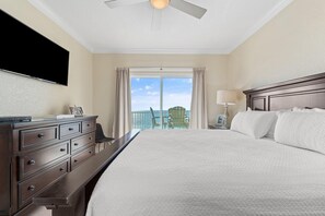 Leilighet, flere senger (Crystal Shores West 902) | 2 soverom, strykejern/-brett og wi-fi