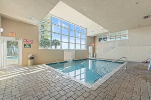 Appart'hôtel, plusieurs lits (Crystal Shores West 902) | Piscine | Piscine extérieure