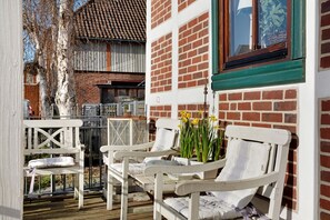 Terrace/patio - Holiday Home 'Elbparadies' with Private Terrace and Wi-Fi (Stade)