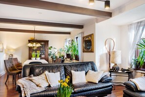 TV, fireplace, stereo