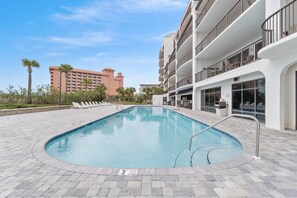 Condo, Plusieurs lits (Grand Pointe 401) | Piscine | Piscine extérieure