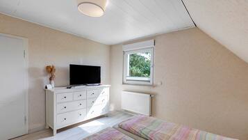 2 bedrooms, free WiFi, bed sheets