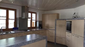 Kühlschrank, Ofen, Herdplatte, Geschirrspüler