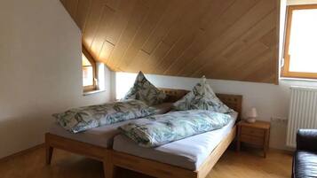 3 bedrooms, iron/ironing board, free WiFi, bed sheets