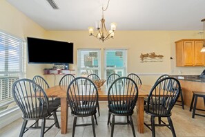 House, Multiple Beds (Labacoco) | Dining
