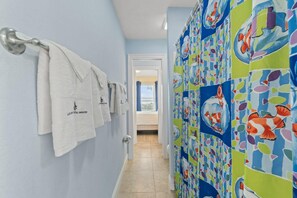 Casa, varias camas (Labacoco West) | Interior