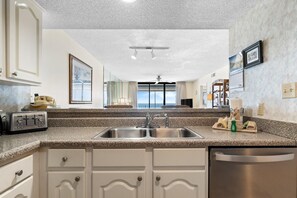 公寓客房, 多張床 (Summerchase 506) | 私人廚房 | 烤箱、烤麵包機、紙巾