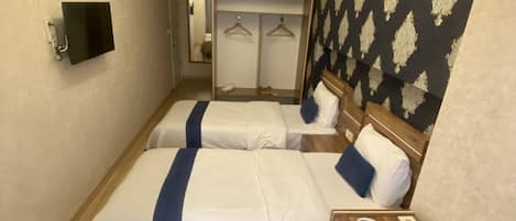 Standard Room | 1 bedroom, minibar, in-room safe, iron/ironing board