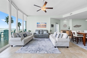 Living area - Caribe C104 (Orange Beach)
