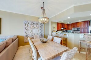 Condo, várias camas (Colonnades 1402) | Opções para refeição