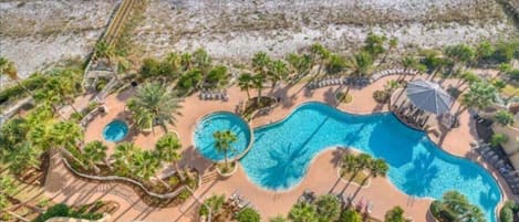 Appartamento, letti multipli (Indigo West 602) | Piscina | Una piscina riscaldata