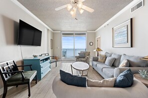 Apartment, Mehrere Betten (Palacio 801) | Wohnbereich | Fernseher