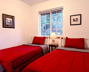 4 عدّة غرف نوم ومكواة/لوح كي وواي فاي مجانًا وملاءات أسرّة