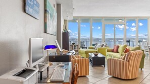 Smart TV, books - Peggy's Paradise – Beautiful Bay Views Await You! (Gulf Shores)