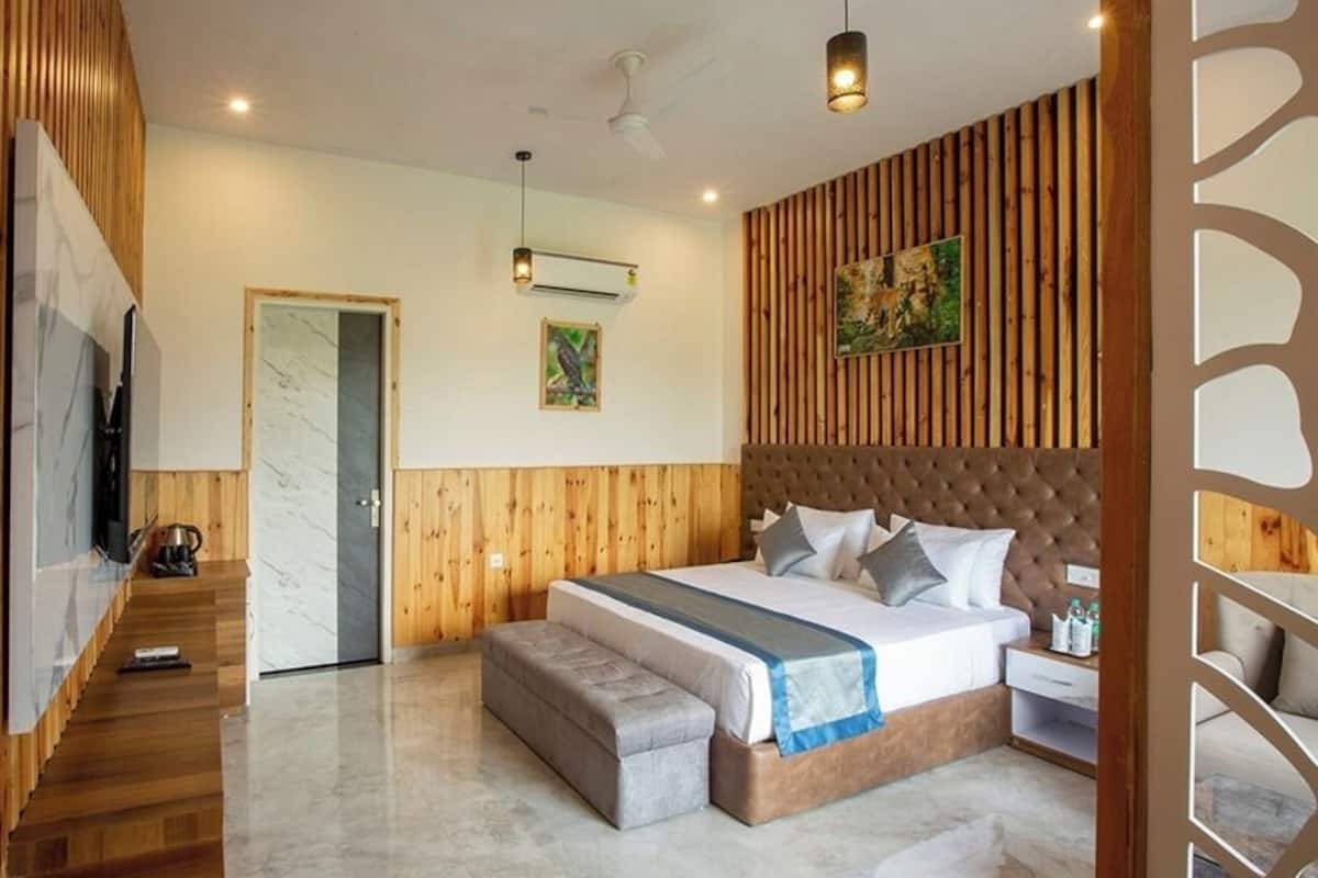 Countryard Suites | 1 bedroom, desk, bed sheets