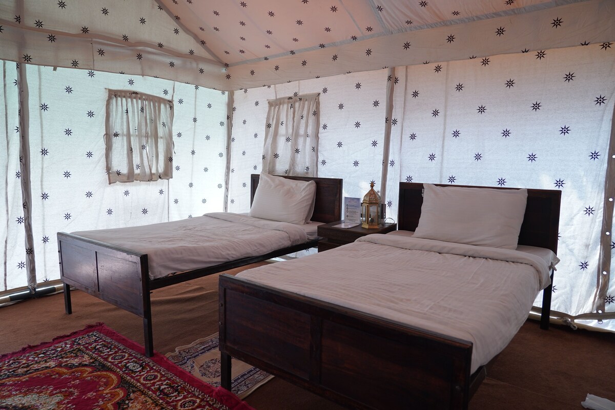 Deluxe kamer, 1 twee- of 2 eenpersoonsbedden | 1 slaapkamer, geluiddichte muren