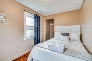 4 Schlafzimmer, Schreibtisch, Bügeleisen/Bügelbrett, Bettwäsche