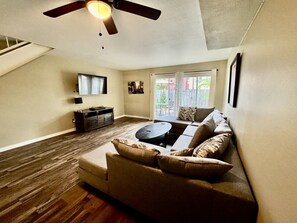 TV - Condo in Downtown Little Rock (Little Rock)