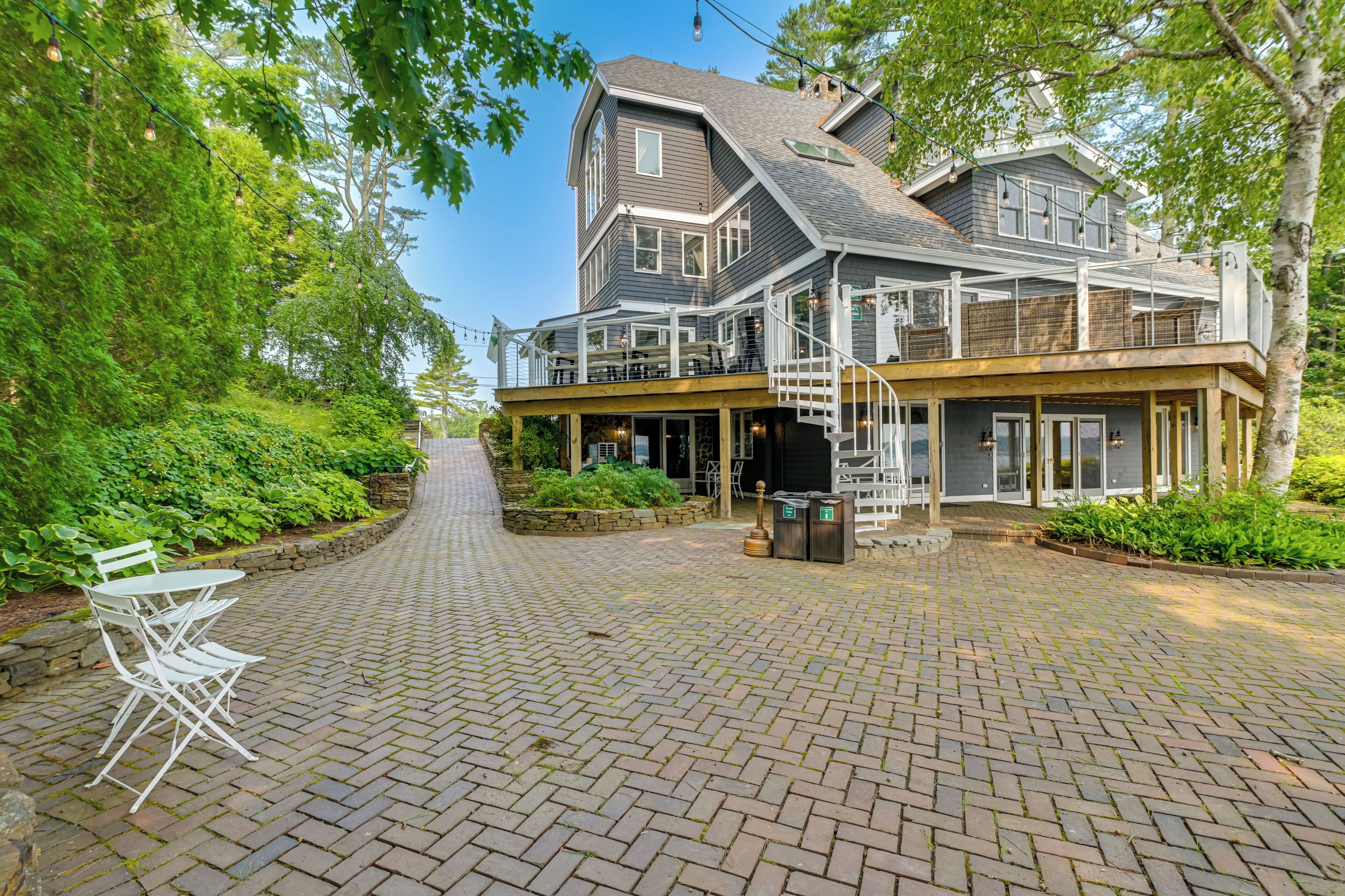 ‘The Beachhouse’ Retreat w/ Prescot Bay Views!
