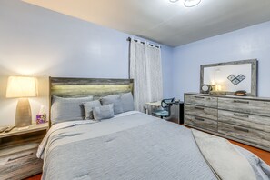 3 bedrooms, iron/ironing board, WiFi, bed sheets - Colonial Heights Home w/ Large Yard & BBQ Grill! (Colonial Heights)