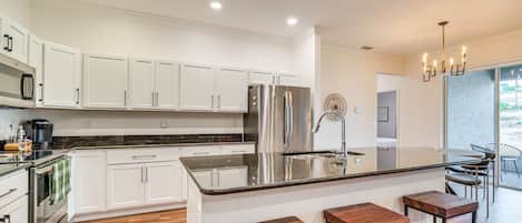Fridge, microwave, stovetop, dishwasher