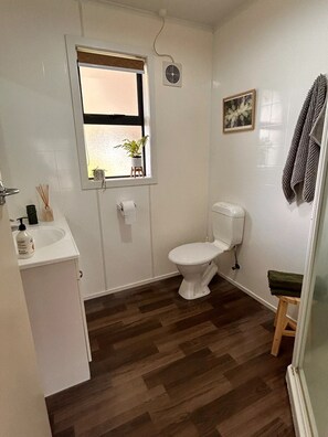 Hair dryer, towels, soap, toilet paper - Time out on Tilsley (Rotorua)