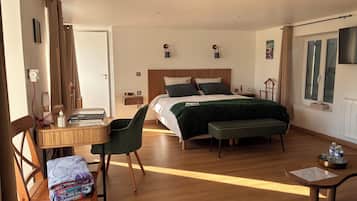 Family Room, 1 King Bed with Sofa bed, Terrace, Pool View (Omaha Beach)