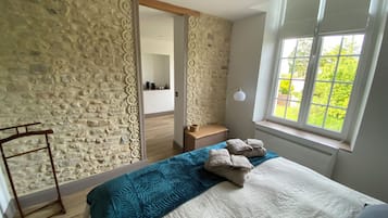 Romantic Room, 1 King Bed, Executive Level (Juno Beach) | 1 bedroom, hypo-allergenic bedding, pillowtop beds