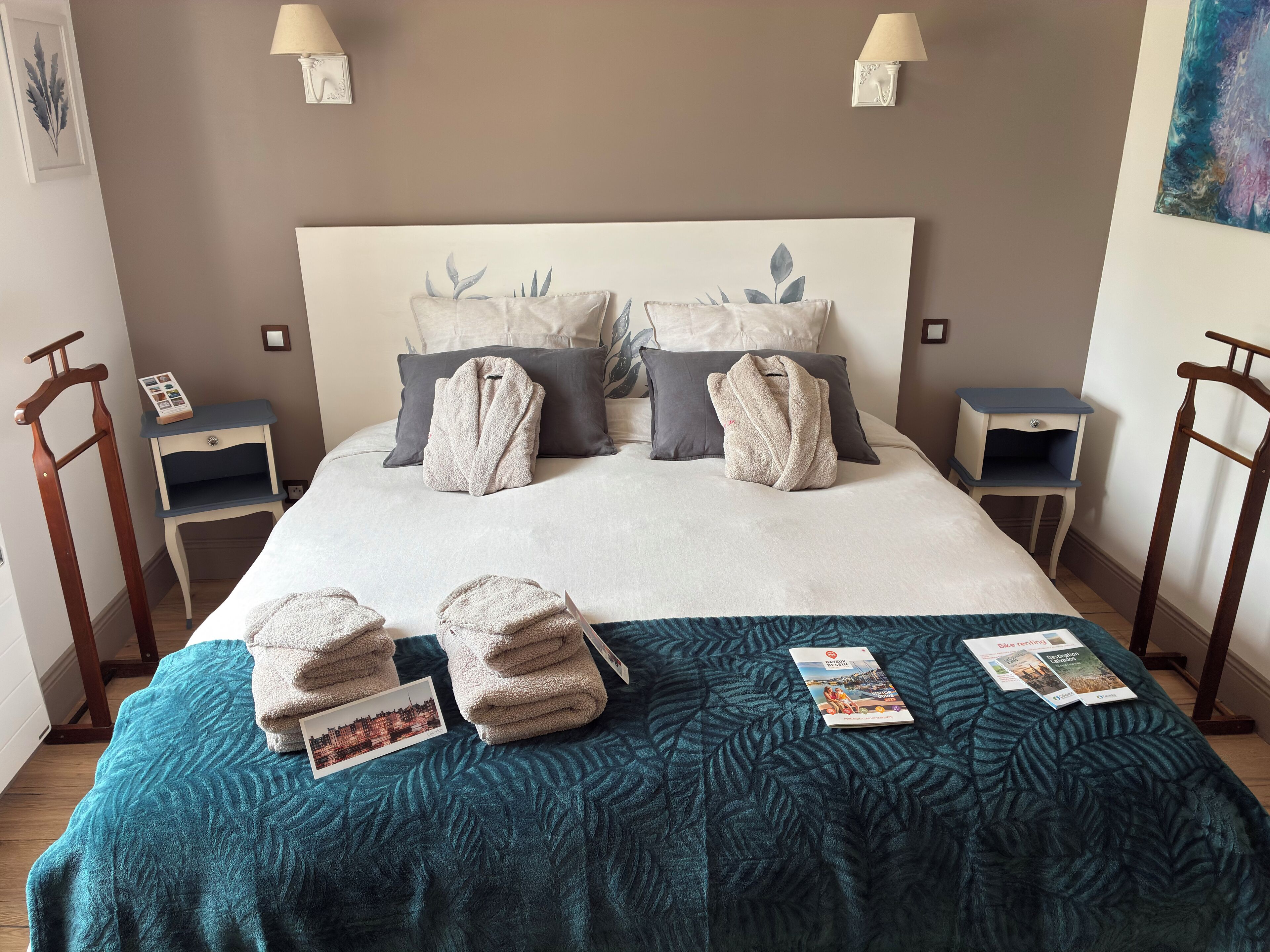 Romantic Room, 1 King Bed, Executive Level (Juno Beach) | Hypo-allergenic bedding, pillowtop beds, individually decorated