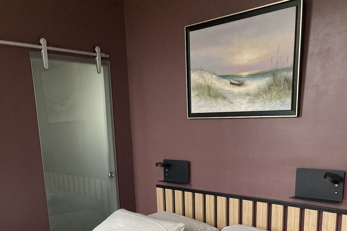 Premium Room, 1 Queen Bed (Gold Beach) | 1 bedroom, hypo-allergenic bedding, pillowtop beds