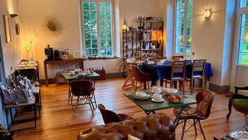 Free daily continental breakfast