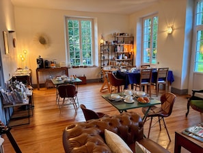 Déjeuner continental gratuit tous les jours