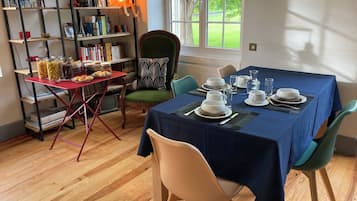 Free daily continental breakfast