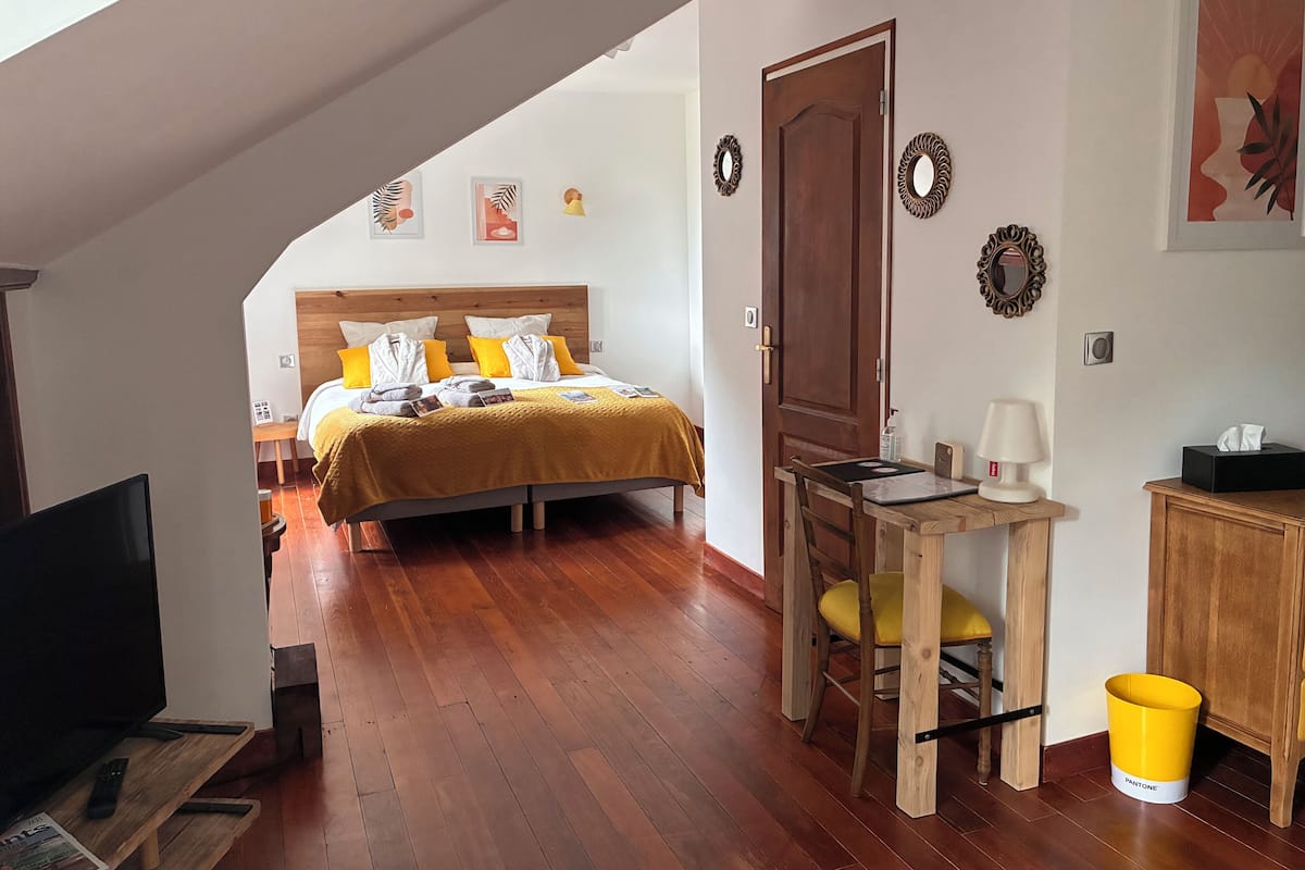 Family Room, 1 King Bed with Sofa bed, Garden View, Garden Area (Sword Beach) | Hypo-allergenic bedding available, pillowtop beds, desk