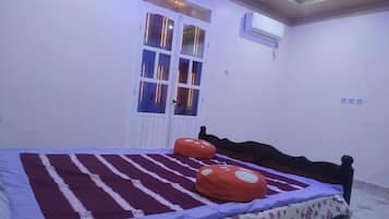 2 bedrooms, bed sheets