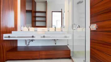 Villa, Mehrere Schlafzimmer, eigener Pool, Gartenblick | Badezimmer
