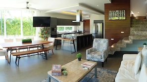 Villa, varias habitaciones, piscina privada, vistas al jardín | Interior