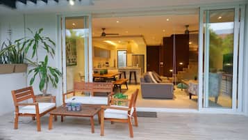 Villa, varias habitaciones, alberca privada, vista al jardín | Terraza o patio