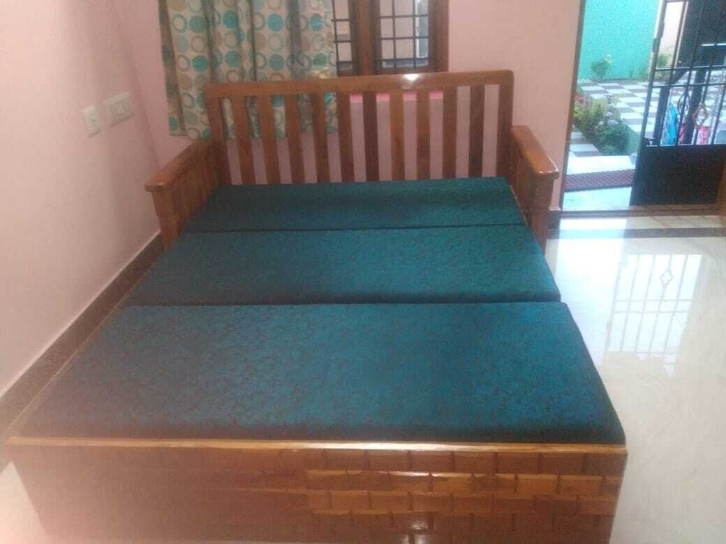 Family Villa | Desk, laptop workspace, soundproofing, free WiFi