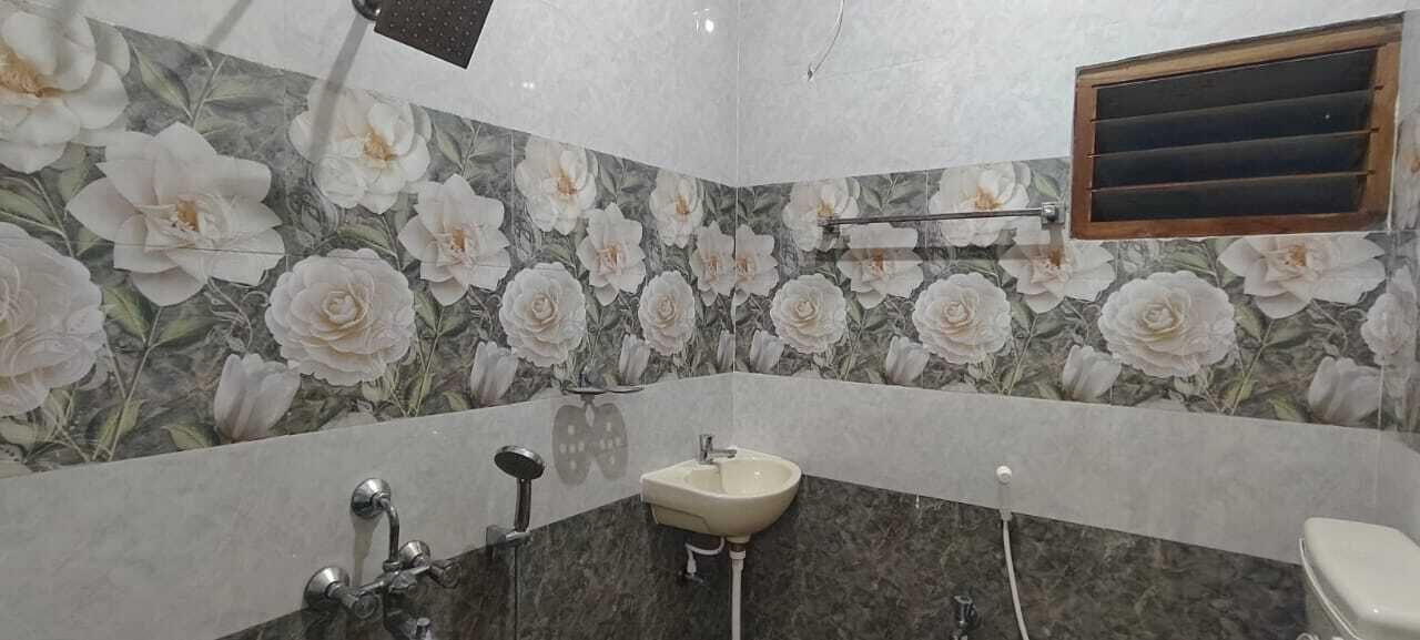 Habitación doble Deluxe | Baño | Regadera, amenidades de baño gratuitas, toallas, jabón 