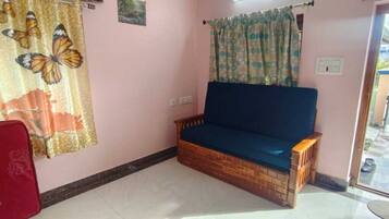 Desk, laptop workspace, soundproofing, free WiFi
