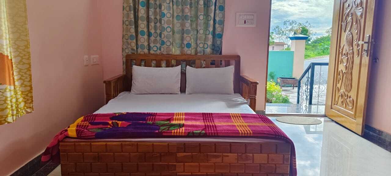 Economy Double Room | Desk, laptop workspace, soundproofing, free WiFi